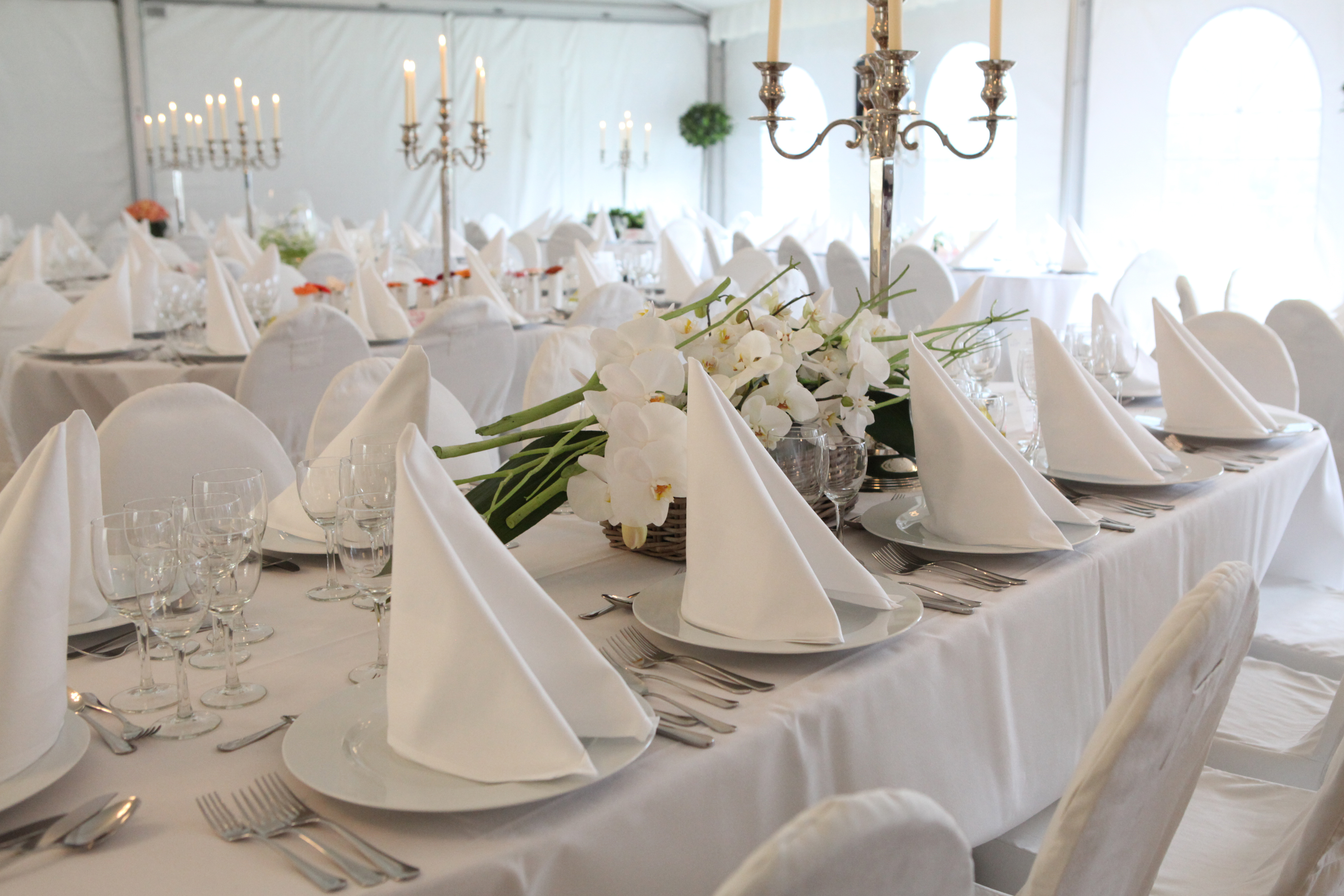 Houten tafel verhuur voor evenementen